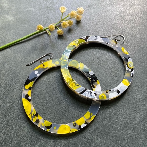 Handmade Acrylic Hoop Earrings - Large multicolor - Picture 1 of 6